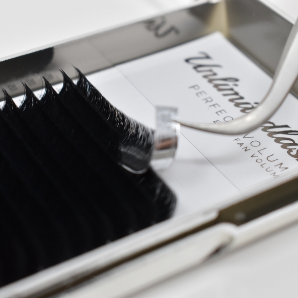 CLASSIC LASHES 20 STRIP LASHES unlimitedlash.com - Picture 4 of 8